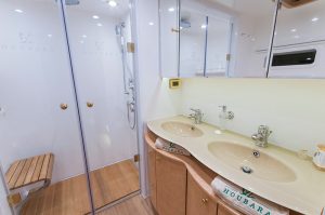 bath, Sunreef 82 DD, catamaran for sale