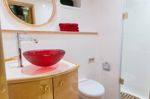 bath, Sunreef 82 DD, catamaran for sale