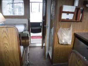 salon, Bertram 33, trawler for sale