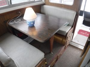 salon, Bertram 33, trawler for sale