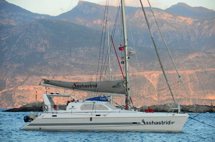 Knysna 440 Review: Upgraded St Francis 44