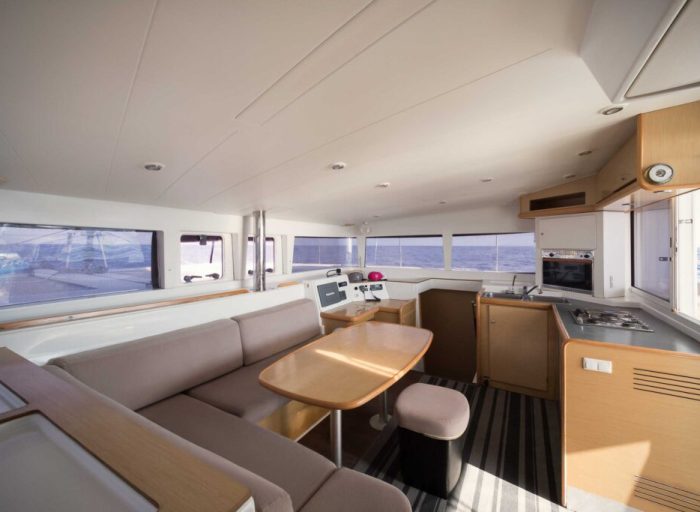 salon, Lagoon 400, catamaran for sale