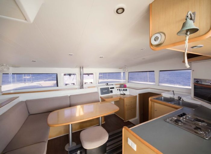 salon, Lagoon 400, catamaran for sale