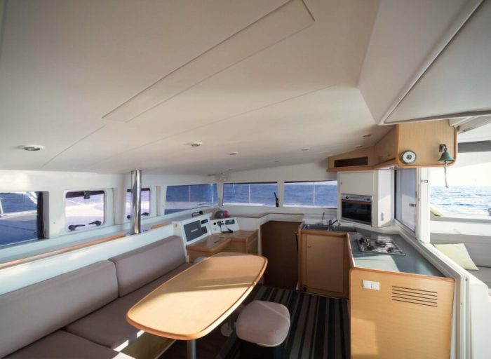 salon, Lagoon 400, catamaran for sale