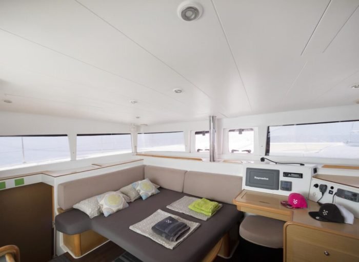 salon, Lagoon 400, catamaran for sale