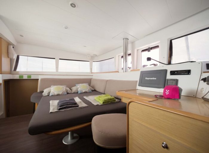 salon, Lagoon 400, catamaran for sale