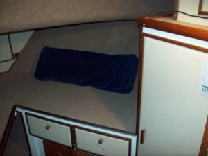 bed, Chris-Craft 35 Catalina, trawler for sale