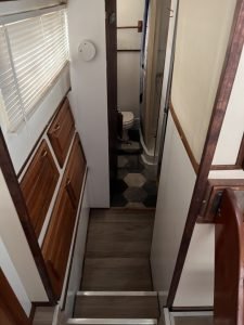 bath, Chris-Craft 35 Catalina, trawler for sale
