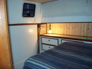 bed, Chris-Craft 35 Catalina, trawler for sale