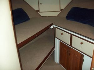 bed, Chris-Craft 35 Catalina, trawler for sale