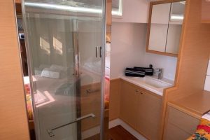 bath, Lagoon 52F, catamaran for sale