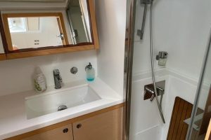 bath, Lagoon 52F, catamaran for sale