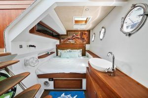 bed, Moxie 61, catamaran for sale