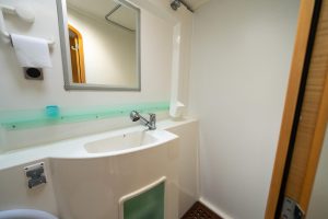 bath, FP 44 Orana, catamaran for sale