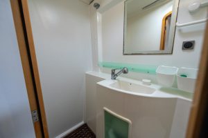 bath, FP 44 Orana, catamaran for sale