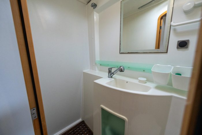 bath, FP 44 Orana, catamaran for sale