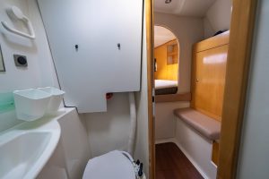 bath, FP 44 Orana, catamaran for sale