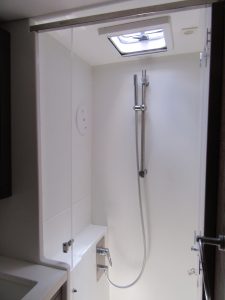 bath, Lagoon 450, catamaran for sale