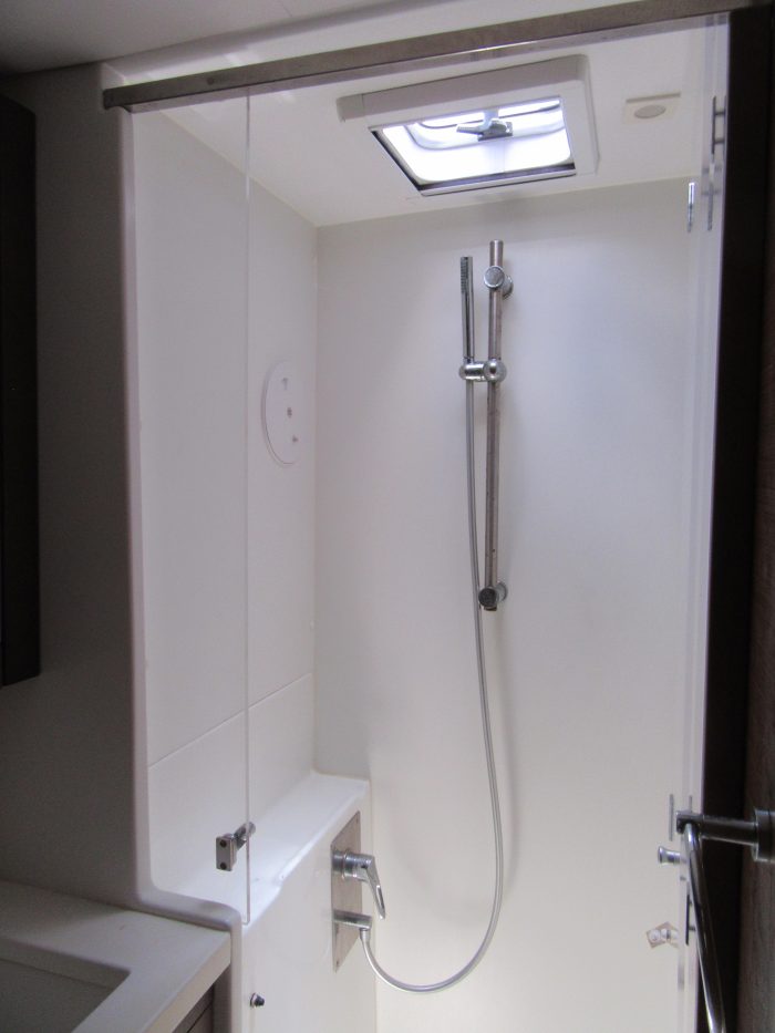 bath, Lagoon 450, catamaran for sale