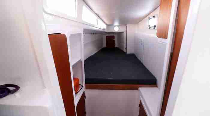 bed, Dean 365, catamaran for sale