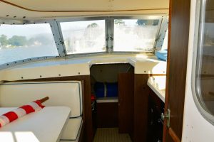 navigation station, Bertram, trawler for sale