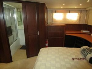 bed, Hatteras 63, trawler for sale
