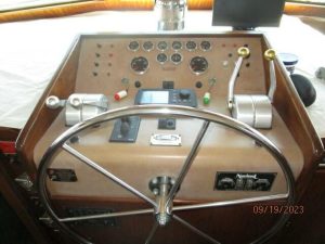 navigation station, Hatteras 63, trawler for sale