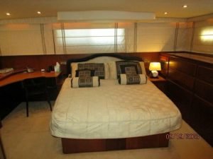 bed, Hatteras 63, trawler for sale