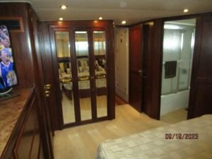 bed, Hatteras 63, trawler for sale
