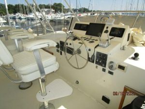 helm, Hatteras 63, trawler for sale