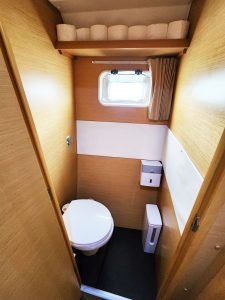 bath, Lagoon 500, catamaran for sale
