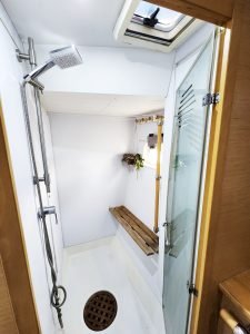 bath, Lagoon 500, catamaran for sale
