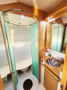 bath, Lagoon 500, catamaran for sale