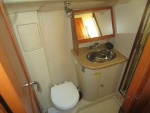 bath, Hunter H41, sailboat for sale