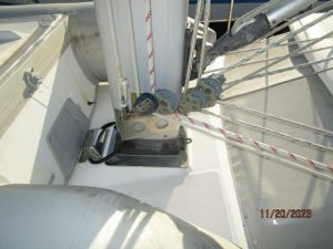 deck, Hunter H41, sailboat for sale