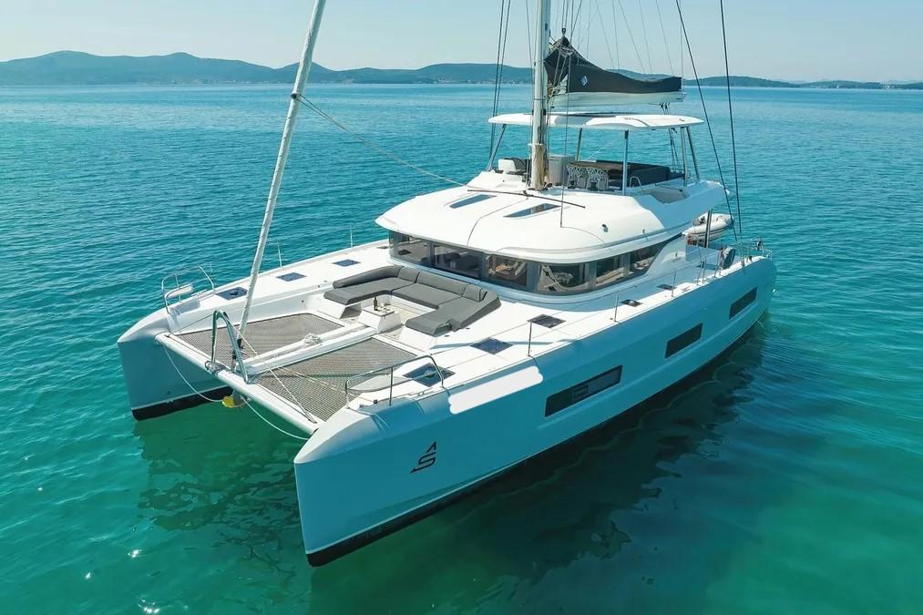 2023 Lagoon 55 Walkthrough: A Fully Loaded Bluewater Cat
