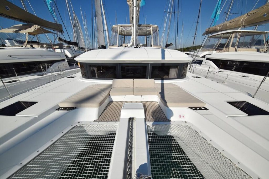 Lagoon 50 S/V Shadow exterior view at anchor