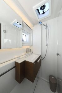 bath, Lagoon 50, catamaran for sale