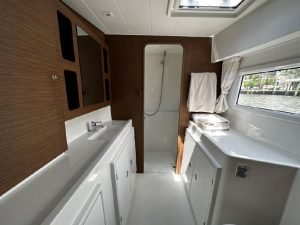 bath, Lagoon 42, catamaran for sale