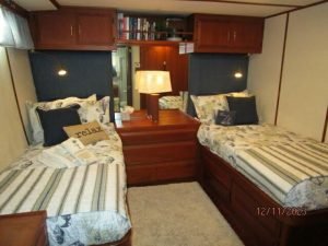 bed, Defever 72, trawler for sale