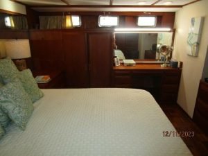 bed, Defever 72, trawler for sale