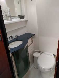bath, FP 60 Eleuthera, catamaran for sale
