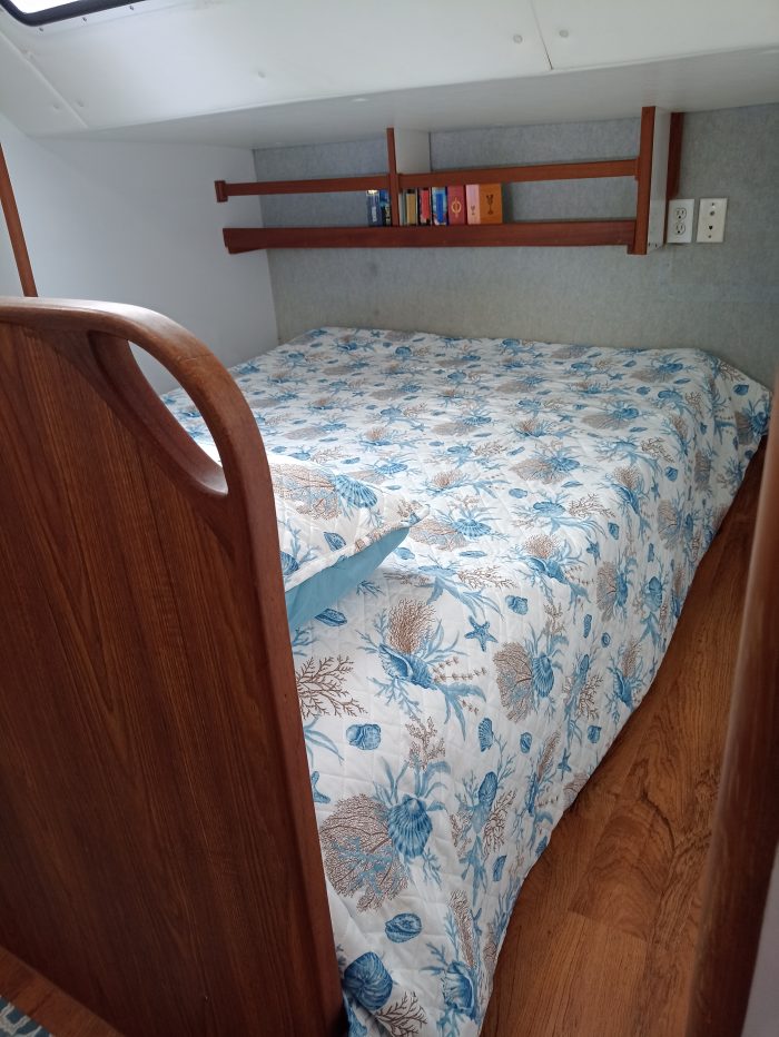 bed, Endeavour 44, catamaran for sale