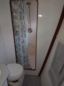 bath, Endeavour 44, catamaran for sale