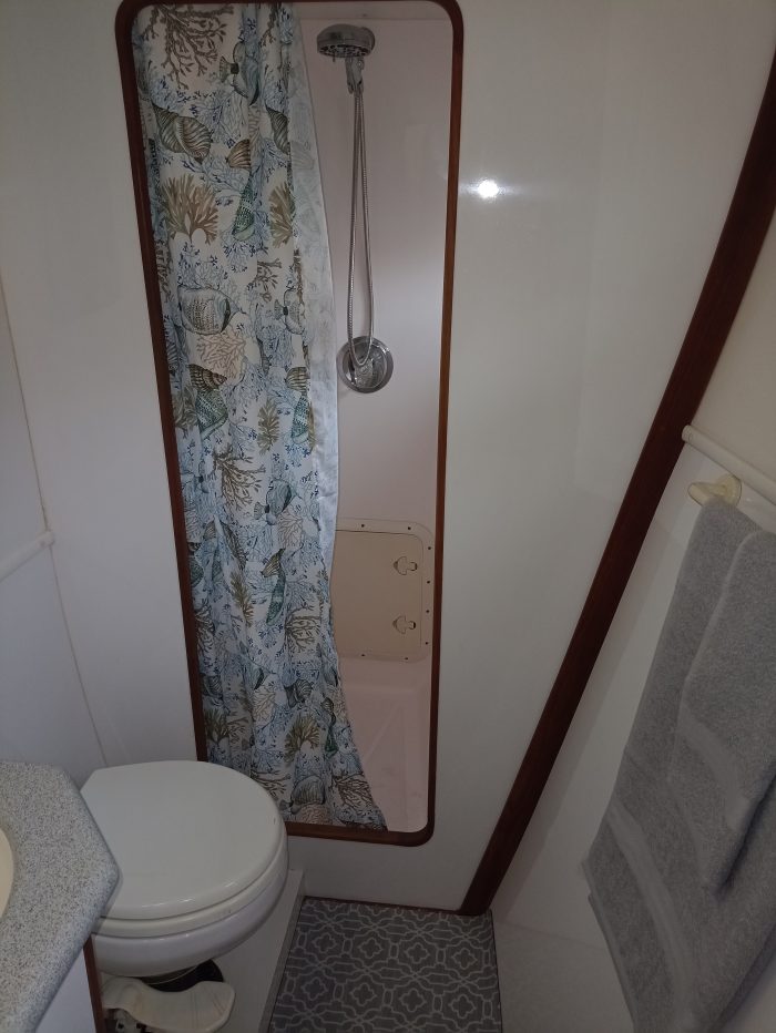 bath, Endeavour 44, catamaran for sale