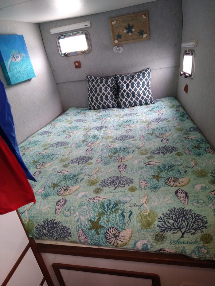 bed, Endeavour 44, catamaran for sale