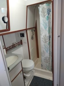 bath, Endeavour 44, catamaran for sale