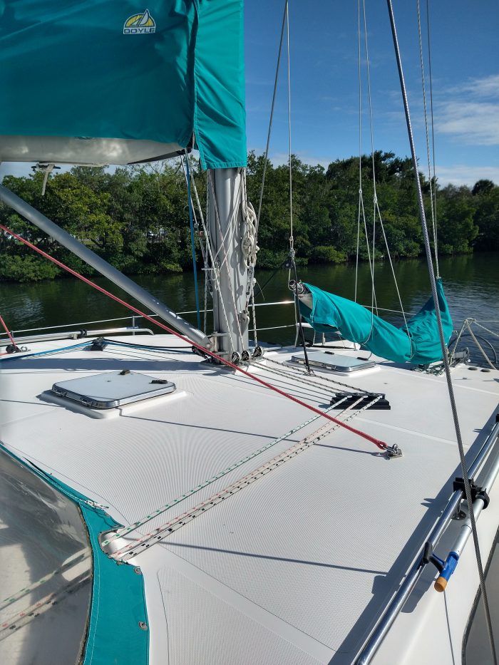 deck, Endeavour 44, catamaran for sale