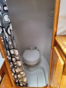 bath, Privilege 37, catamaran for sale