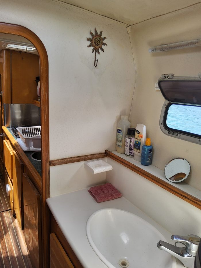 bath, Privilege 37, catamaran for sale
